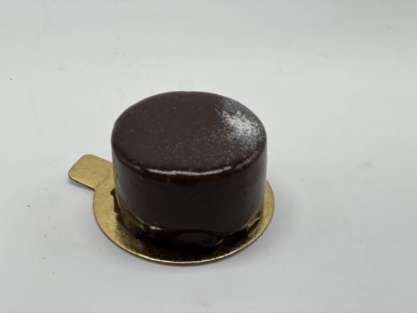 pastel chocolate intenso corazón de vainilla